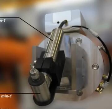 機械臂末端加裝直角高速電主軸.jpg 機械臂末端加裝直角高速電主軸.jpg